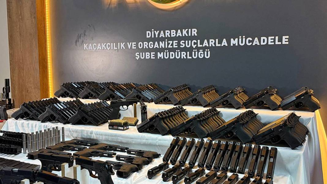 Oyuncak dükkanının alt katına inen polisin ağzı açık kaldı! Şehrin göbeğinde üretim atölyesi kurmuşlar 4